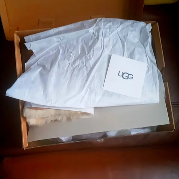 UGG SZ 6 W/ MINI BOW 11 - Picture 8 of 8